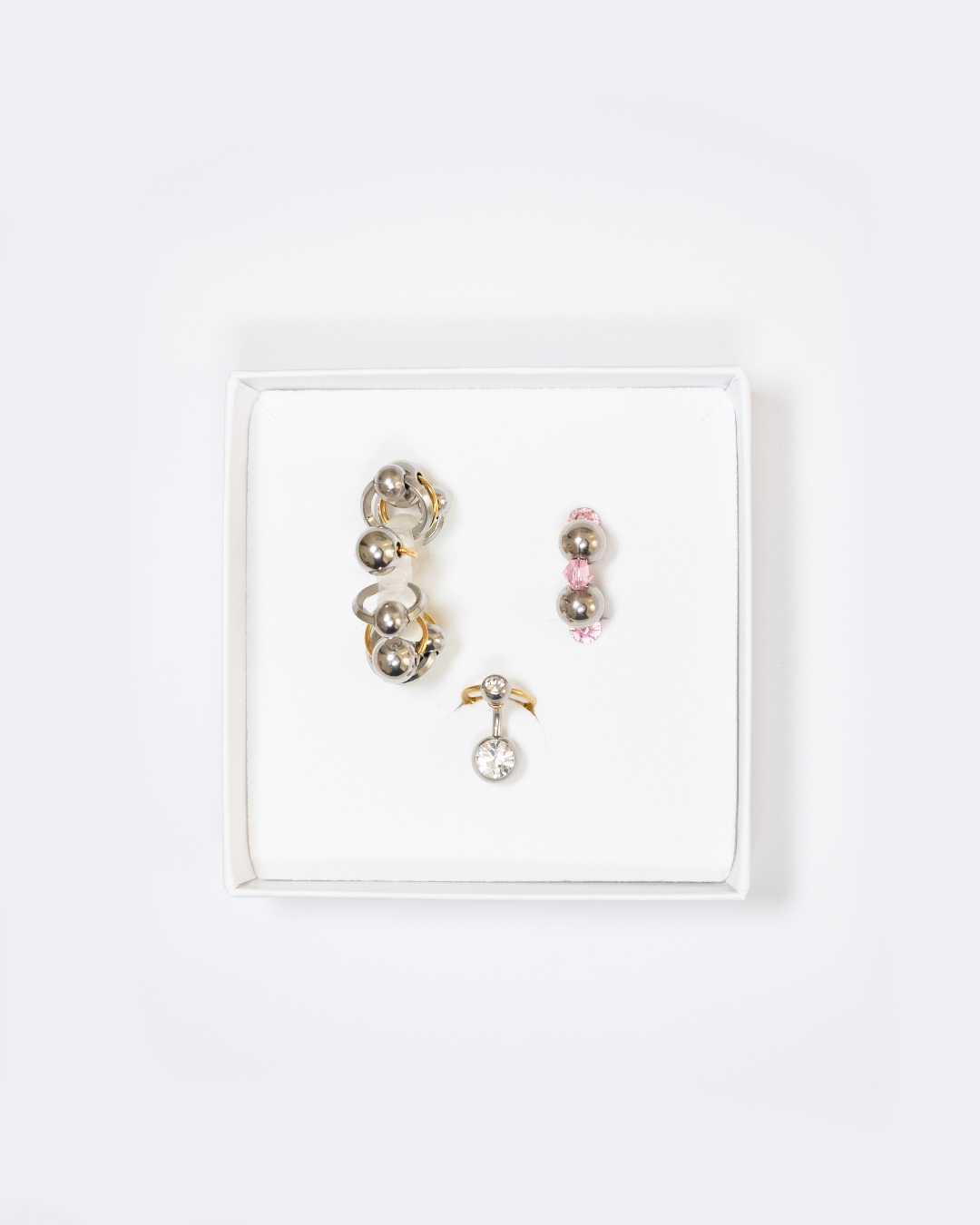 Coffret « Les earcuffs » comprenant les earcuffs Skinny, Bisous et Jelly piz au prix de 150€ au lieu de 153€. Pour ceux qui veulent oser sans percer